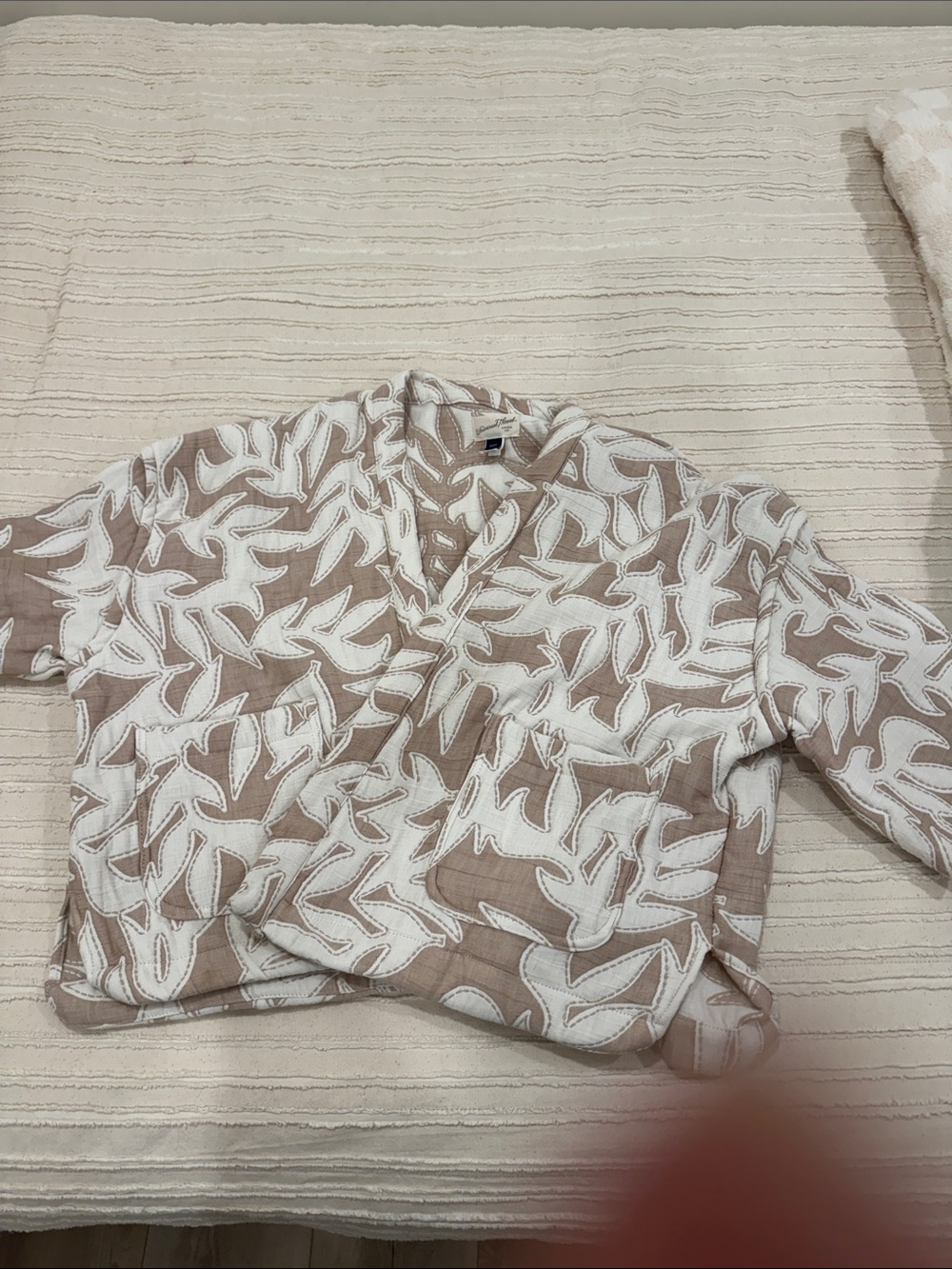 Neutral Beige and White Patterned Kimono Jacket - Picture 3 of 3